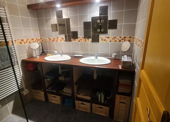 Couette-café Maison Proche Circuit 24h Du Mans *